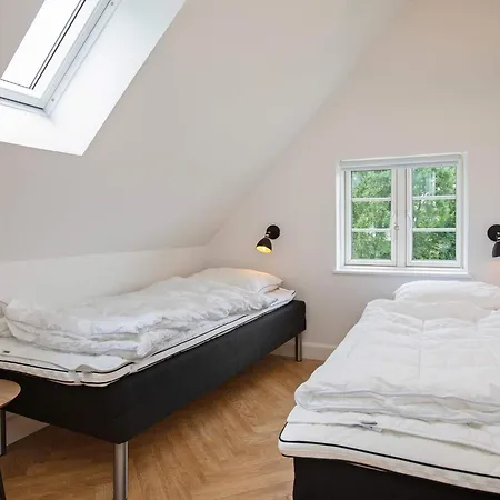 12 Person In Vaeggerlose * Bøtø By
