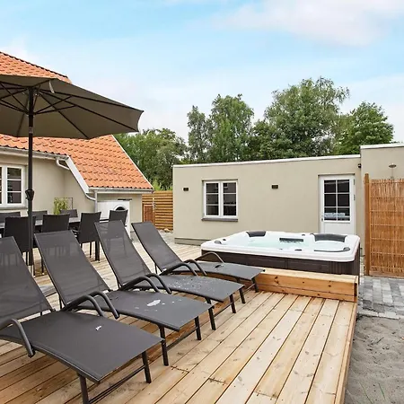 12 Person In Vaeggerlose Tatil Evi Bøtø By